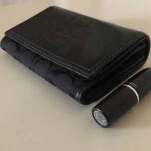 COACH - SIGNATURE EMBOSSED WALLET